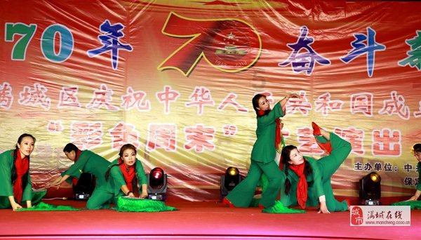 乌无人机空袭俄罗斯一化工码头 现场燃起大火